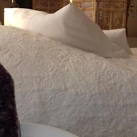 La Maison D'ayona Bed and Breakfast